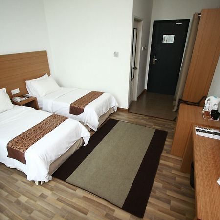 Dormani Hotel Kuching Exterior foto