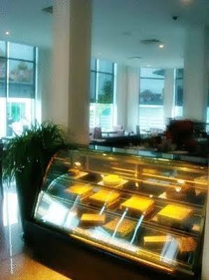 Dormani Hotel Kuching Exterior foto