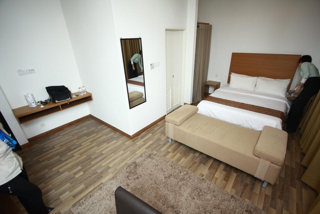 Dormani Hotel Kuching Exterior foto