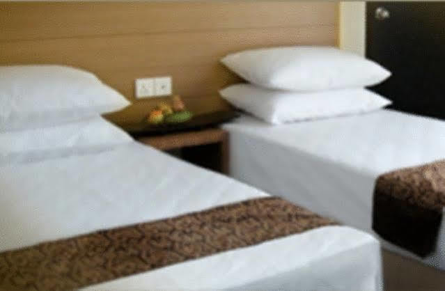 Dormani Hotel Kuching Exterior foto