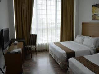 Dormani Hotel Kuching Exterior foto